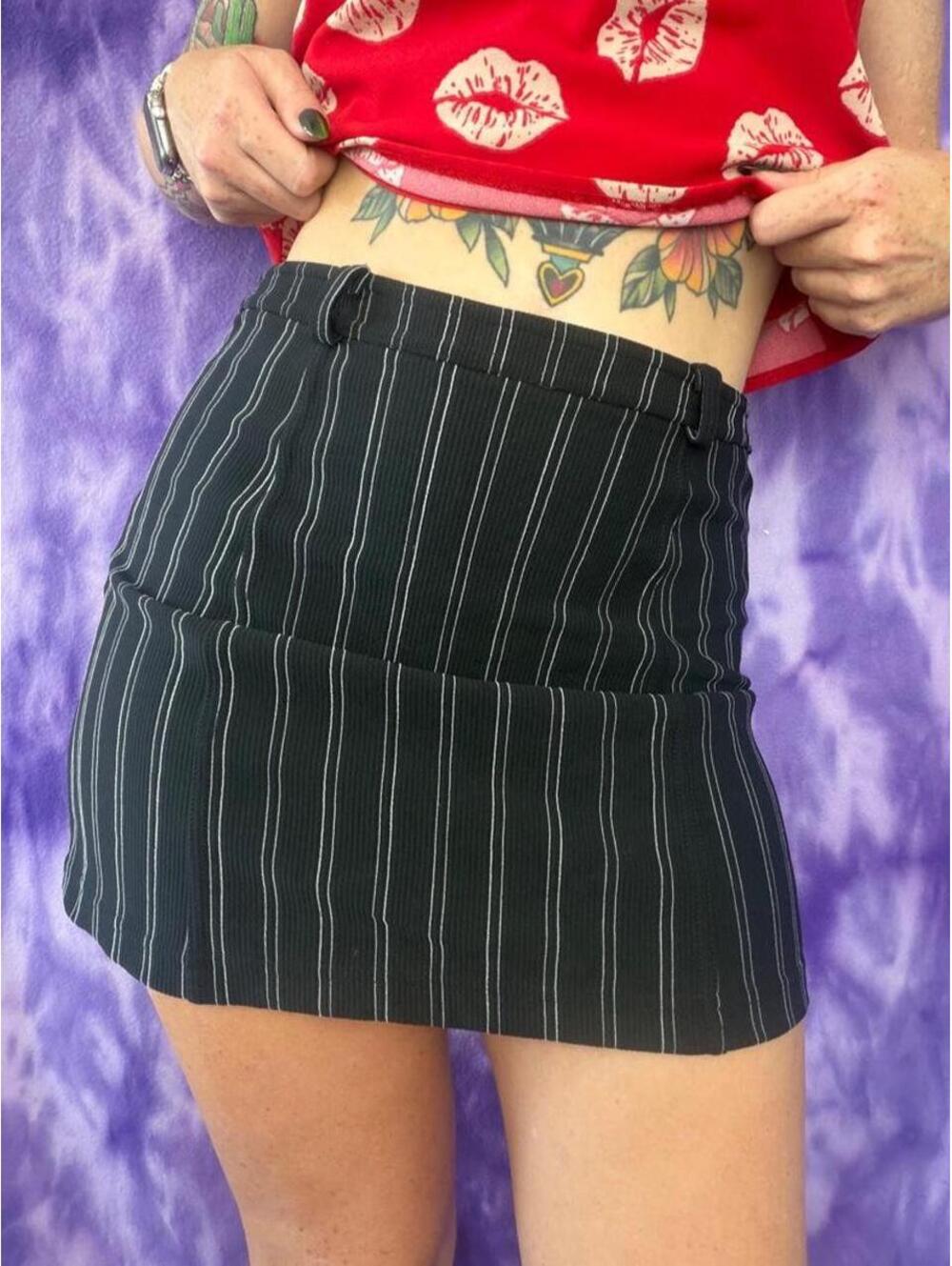 Vtg Betsey Johnson black pinstripe ribbed stretch mini skirt
